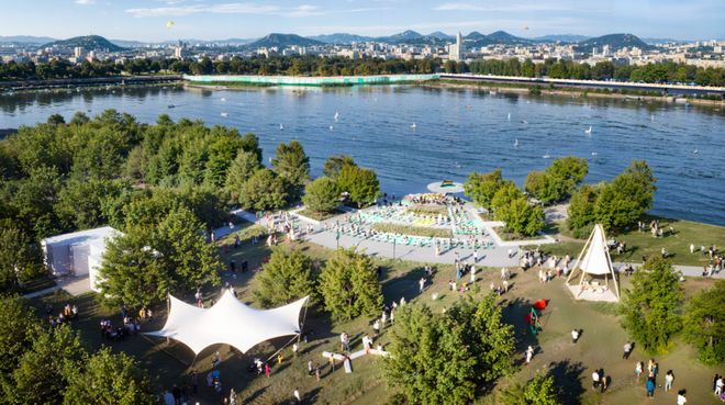 界级中轴线”承包你所有“未来想象”！AG真人国际未来是什么样？这条“世(图6)